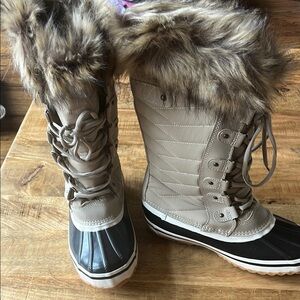 Women’s Esprit coldweather/rain boots